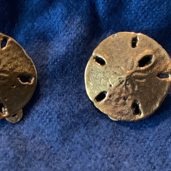 Mignon Faget  gold sand dollar clip earrings - Picture 2 of 9